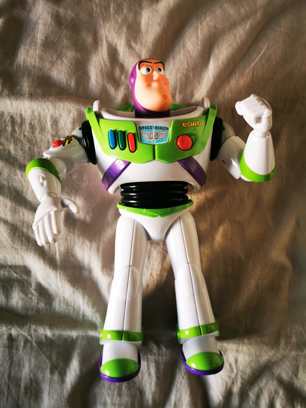 Buzz l'éclair jouet enfant toys story 4 disney