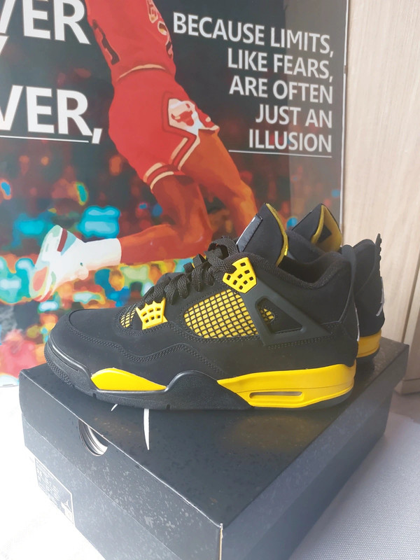 Nike Air Jordan 4 Retro Thunder 2023. Black e tour yellow. Nuovo