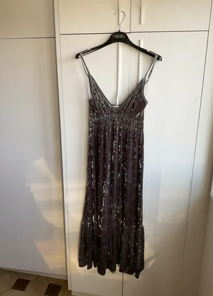 Vestido terciopelo plateado de Zara, brand: Zara, condizioni: Ottime, taglia: S / IT 40 / EU 36, €8.00, €9.10 include la Protezione acquisti
