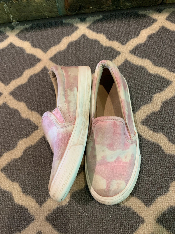 Girls size 13 tie dye shoes 2