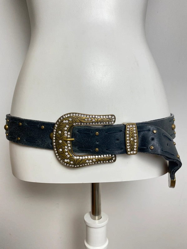 Vintage Love Schwarzer Ledergürtel mit Großer Silberner Schnalle und Nieten