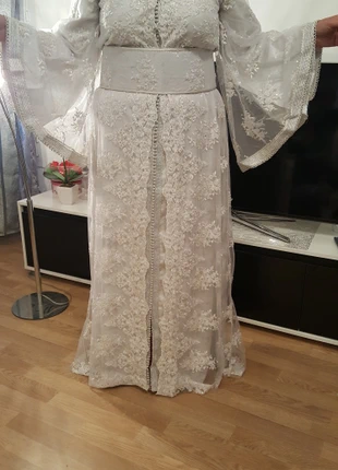 Takchita blanche et argentée, état: Neuf sans étiquette, taille: XL / 42 / 14, 100,00 €, 105,70 € Protection acheteurs incluse