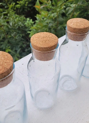 Bouteilles en verre avec bouchon en liege, merk: De, staat: Nieuw zonder prijskaartje, € 15,00, € 16,45 inclusief Kopersbescherming