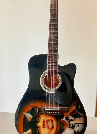 Chitarra in miniatura Angus Young ACDC, marke: Collezione, zustand: Sehr gut, 12,00 €, 13,30 € inklusive Vinted-Käuferschutz