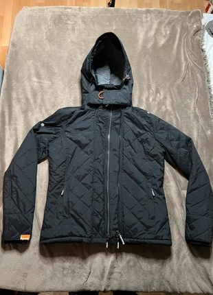 Veste matelassée Superdry noire avec capuche amovible femme, marke: Superdry, zustand: Sehr gut, größe: L / 40 / 12, 45,00 €, 47,95 € inklusive Vinted-Käuferschutz