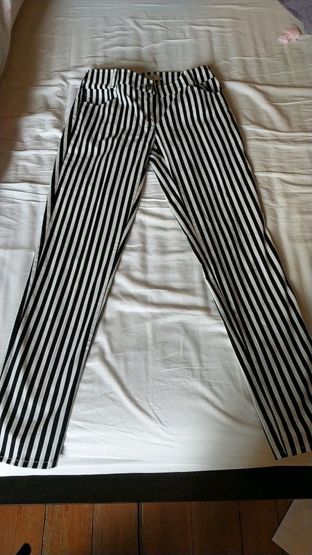 Pantalon raye noir et blanc legers 1