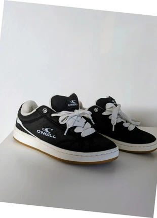 Baskets O’Neill noires et blanches – Pointure 40 – Style skate/sport, marque: O'Neill, état: Très bon état, taille: 40, 22,99 €, 24,84 € Protection acheteurs incluse
