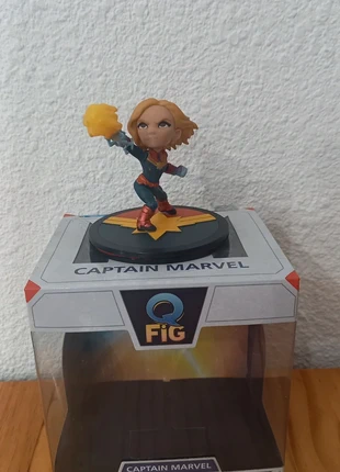 Q Fig Captain Marvel, marca: Q Fig, estado: Novo com etiquetas, tamanho: Tamanho único, €15.00, €16.45 inclui Proteção do Comprador