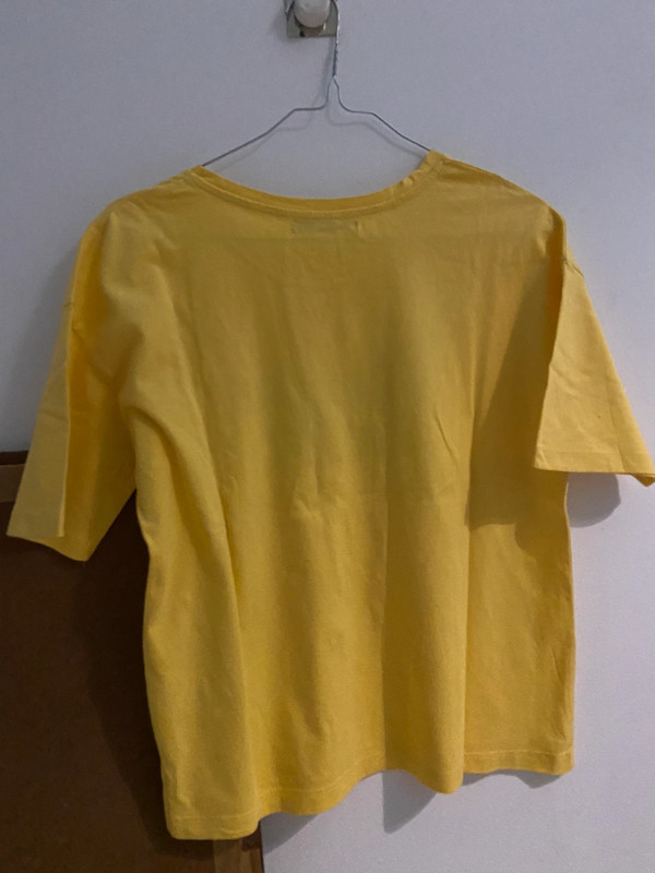 Tshirt amarela Pull and Bear tam S 5