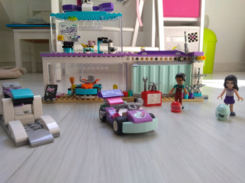 Lego top friends garage