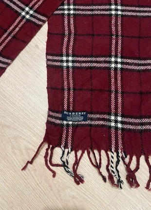 Écharpe burberry rouge en parfait état, marque: Burberry, état: Très bon état, 38,00 €, 40,60 € Protection acheteurs incluse