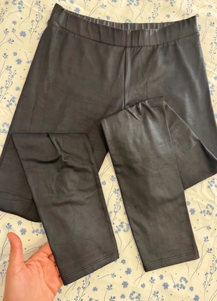 Leggings Calzedonia taglia S, colore nero effetto pelle, brand: Calzedonia, condizioni: Buone, taglia: S / IT 40 / EU 36, €3.00, €3.85 include la Protezione acquisti
