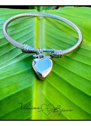Bracelet jonc argenté en acier inoxydable avec pendentif cœur - Uhaina Bijoux, marke: Uhaina Bijoux, zustand: Neu, mit Etikett, 10,00 €, 11,20 € beinhaltet Vinted-Käuferschutz Pro