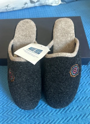 Comode e calde pantofole con ricamo e suola antiscivolo, marque: és, état: Neuf avec étiquette, taille: 36, 5,00 €, 5,95 € Protection acheteurs incluse