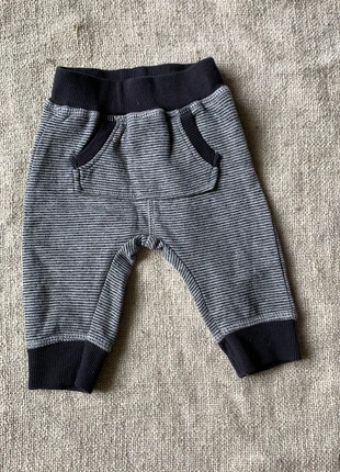 newborn broekje , brand: Merk, condition: Very good, size: Up to 1 month / 50 cm, €2.00, €2.80 includes Buyer Protection