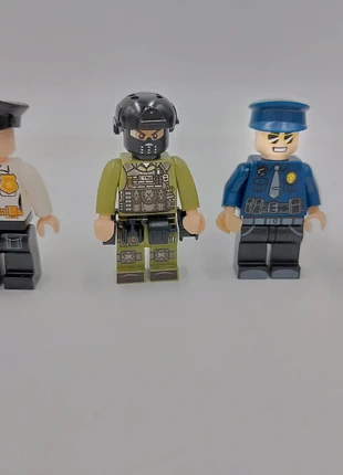 Lot 49 : 4 personnages, brand: Building Block, condizioni: Ottime, taglia: 4 anni / 104 cm, €4.00, €4.90 include la Protezione acquisti Pro