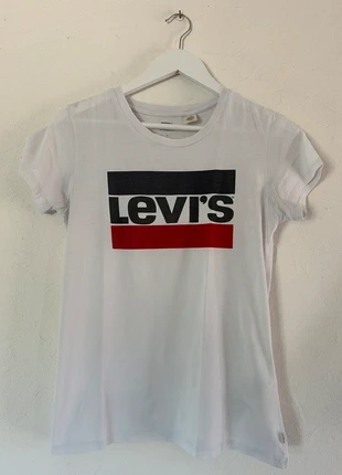 T-shirt blanc Levi’s, brand: Levi's, condizioni: Ottime, taglia: S / IT 40 / EU 36, €10.00, €11.20 include la Protezione acquisti