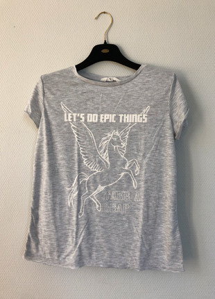 Grey T-shirt from H&M, marque: H&M, état: Très bon état, taille: 15 ans / 170 cm, 2,50 €, 3,33 € Protection acheteurs incluse