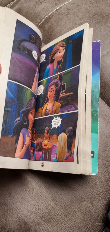 Disney Descendants Wicked World Wish Granted Cinestory Comic Volume 1