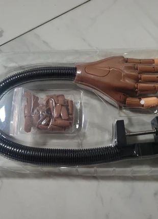 Main d'entraînement manucure neuve, brand: main d'entraînement manucure, condizioni: Nuovo con cartellino, €10.00, €11.20 include la Protezione acquisti