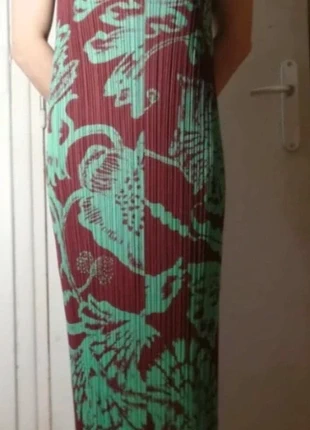 Miyake Pleats Please Robe longues, merk: Pleats Please Issey Miyake, staat: Nieuw zonder prijskaartje, maat: Universele maat, € 230,00, € 242,20 inclusief Kopersbescherming