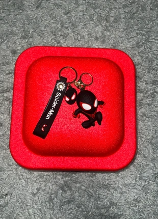 NIEUW, stoere zwarte 3-D Miles Morales sleutelhanger, marque: Marvel, état: Neuf sans étiquette, taille: Taille unique, 4,49 €, 5,41 € Protection acheteurs incluse