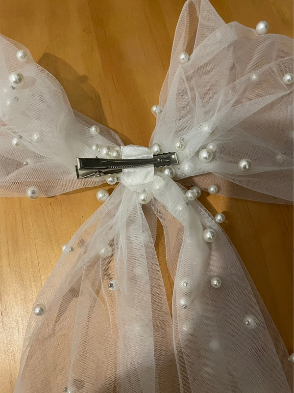 Nœud en tulle blanc avec perles 3