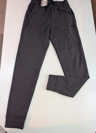 PumaPantalon de survêtement Pumatech
Galactic Gray, marke: Puma, zustand: Neu, mit Etikett, größe: S, 35,00 €, 37,45 € inklusive Vinted-Käuferschutz