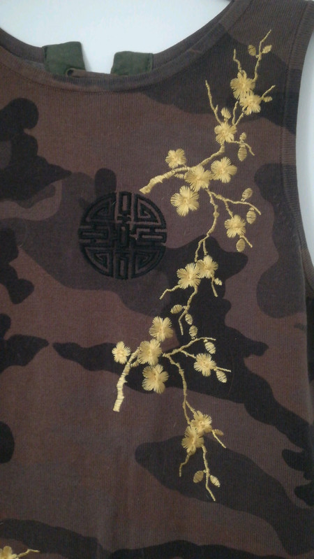 Débardeur camouflage motifs japonais brodés 3