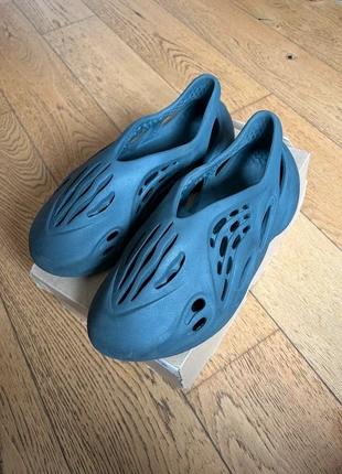 Yzy Foam RNR Taille 46 Avec Boîte + Facture, marque: adidas, état: Très bon état, taille: 46, 35,00 €, 37,45 € Protection acheteurs incluse