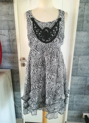 Robe via28 T 4 (42) , merk: Via28, staat: Heel goed, maat: XL / 42 / 14, € 13,00, € 14,35 inclusief Kopersbescherming Pro