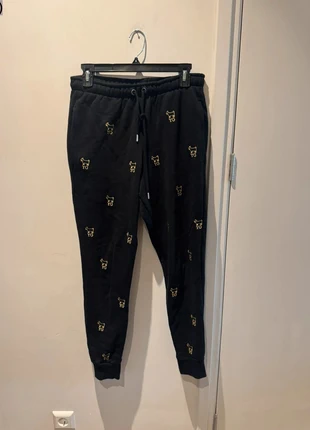 Young Goat clothing embroidery logo joggers size XS, marque: young goat, état: Très bon état, taille: XS, 5,00 €, 5,95 € Protection acheteurs incluse