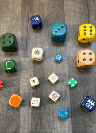 Lot de dés divers, staat: Heel goed, € 5,00, € 5,95 inclusief Kopersbescherming