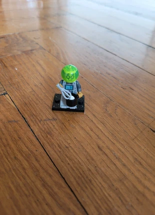 La figurine lego 9 Robot majordome series 26, marque: LEGO, état: Neuf avec étiquette, 5,00 €, 5,95 € Protection acheteurs incluse