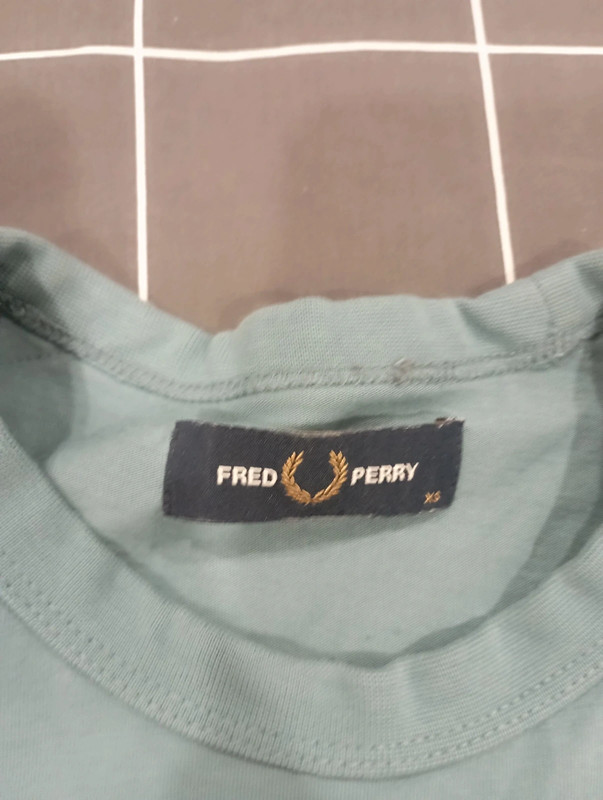 Camisola fred perry cinzenta 3