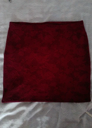 Jupe bordeaux relief moulante t M Gémo courte relief. Rose floral, marca: Gémo, estado: Muito bom, tamanho: M / 38 / 10, €2.00, €2.80 inclui Proteção do Comprador