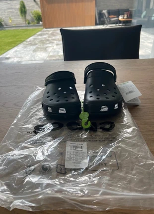 Brand New Classic Black Crocs (EU 38-39), merk: Crocs, staat: Nieuw zonder prijskaartje, maat: 39, € 25,00, € 26,95 inclusief Kopersbescherming