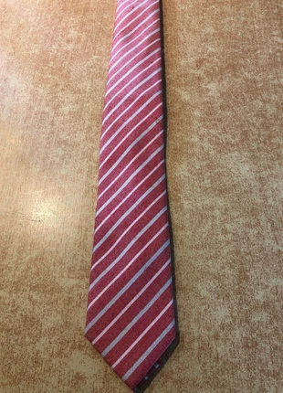 Jolie cravate rayée celio rose grise et blanche, merk: Celio, staat: Heel goed, € 7,00, € 8,05 inclusief Kopersbescherming