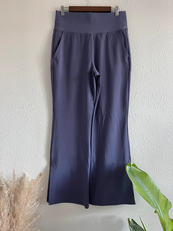 Athleta s/882675-04 Venice Flare Pant Nightfall Purple Size M 1