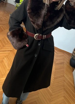 High Quality Vintage Wool & Kashmir Brown Long Coat with Faux fur cuffs and collar, brand: Gusto, condizioni: Ottime, taglia: Altro, €222.22, €234.03 include la Protezione acquisti