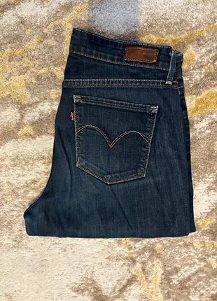 Jean Levi’s Demi-Curve Classic RISE Slim bleu marine W30 L32, marca: Levi's, estado: Muito bom, tamanho: M / 38 / 10, €21.90, €23.70 inclui Proteção do Comprador Pro