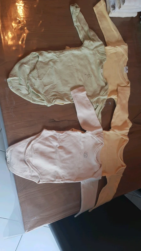 Lot de 4 bodys manches longues