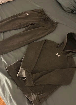 Ensemble under armour gris très bon état idéal pour l’hiver idéal pour le sport, marque: Under Armour, état: Très bon état, taille: XS / 34 / 6, 14,90 €, 16,35 € Protection acheteurs incluse