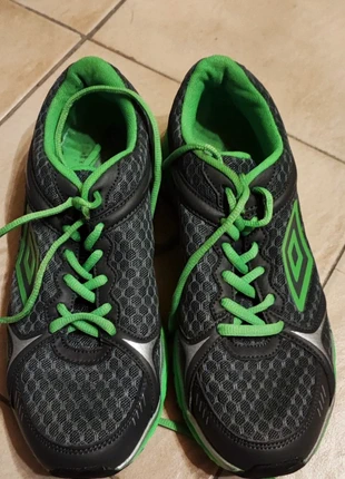 Scarpe da running verdi, marca: Umbro, estado: Bueno, tamaño: 41, 4,00 €, 4,90 € Protección al comprador incluida