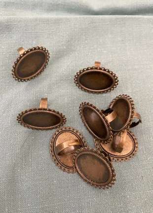 8 grote ovale ringen bronskleurig, brand: op, condizioni: Ottime, €5.00, €5.95 include la Protezione acquisti