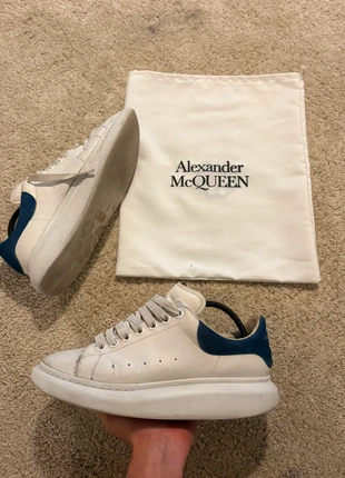 Chaussures Alexander McQueen Blanches, marke: Alexander McQueen, zustand: Sehr gut, größe: 44, 39,99 €, 42,69 € beinhaltet Vinted-Käuferschutz Pro