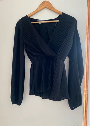 Haut manche bouffante col v , brand: Primark, condition: Very good, size: XS / 34 / 6, €3.00, €3.85 includes Buyer Protection