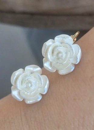 Dormeuses camélia, boucles d'oreilles camélia, merk: Bijouterie, staat: Heel goed, € 18,00, € 19,60 inclusief Kopersbescherming