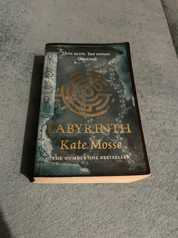 Livre labyrinth Kate mosse the number one bestseller roman