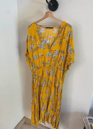 Robe jaune avec fleurs, marque: Kiabi, état: Bon état, taille: 6XL / 52 / 24, 3,00 €, 3,85 € Protection acheteurs incluse